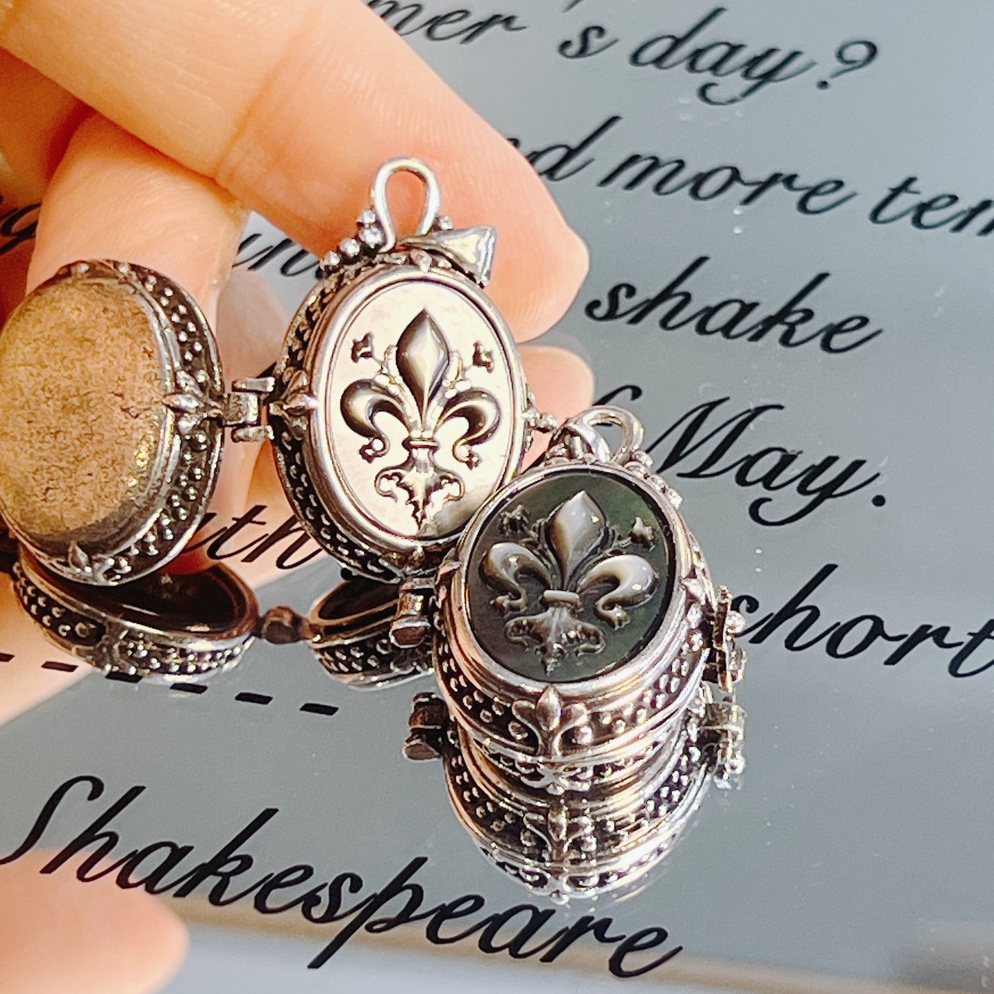 Live Link for necklace